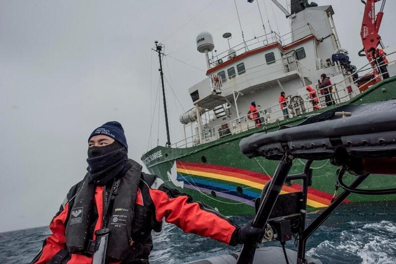 Greenpeacen Arctic Sunrise -alus kartoittamassa Antarktista.