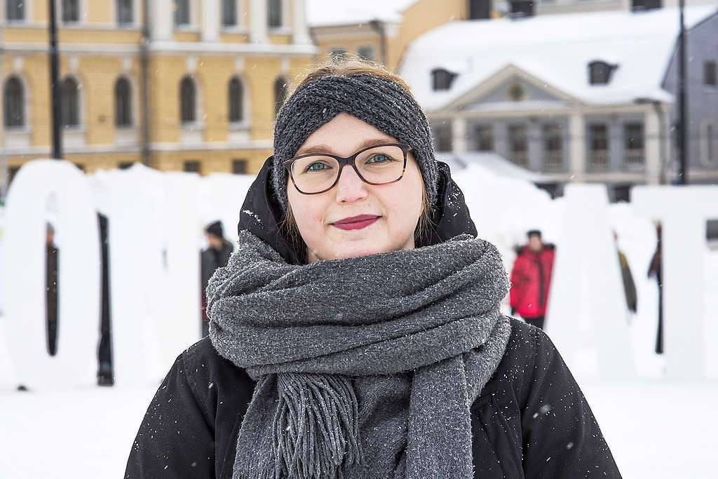 Greenpeacen vapaaehtoinen Helka Julinia.