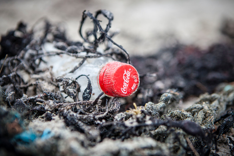 Coca-Colan muovipullo on huuhtoutunut Mull-saarelle Skotlannin länsirannikolla.