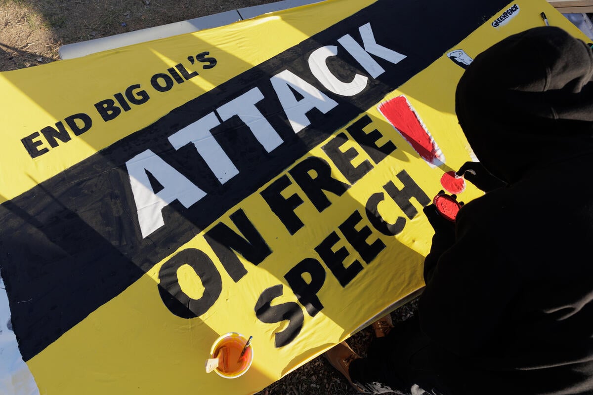 SLAPP Week of Action: Art Build for "We Will Not Be Silenced" Rally in Dallas. © Shelby Tauber / Greenpeace SLAPP Week of Action: Art Build for "We Will Not Be Silenced" Rally in Dallas. © Shelby Tauber / Greenpeace
