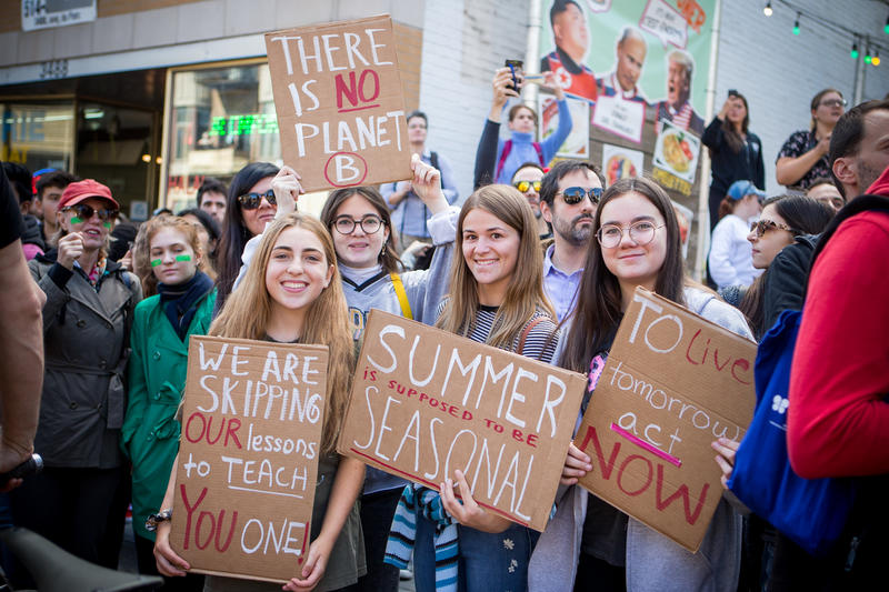 La grève mondiale des étudiants pour le climat marche à Montréal