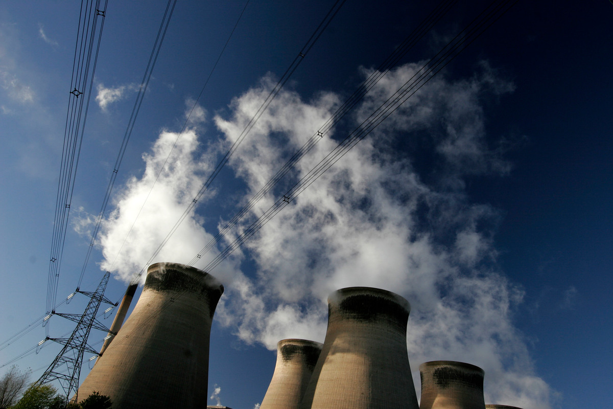 Ferrybridge Power Station in the UK. © Steve Morgan / Greenpeace