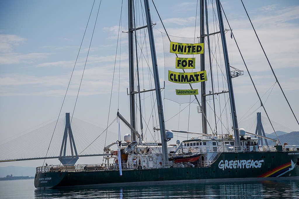 Rainbow Warrior in Patras, Greece. © Constantinos Stathias / Greenpeace