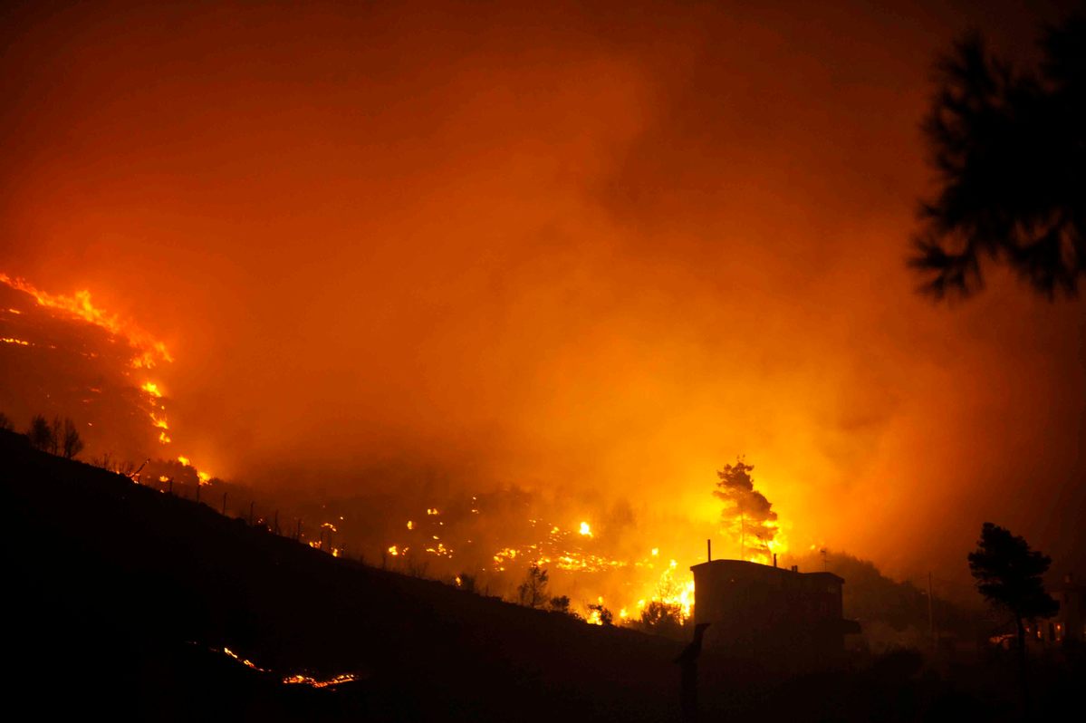 Forest Fires in Athens. © PHASMA / Mihalis Karayannis