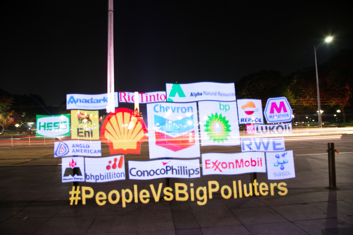Light Painting Activity in Manila. © Grace Duran-Cabus / Greenpeace
