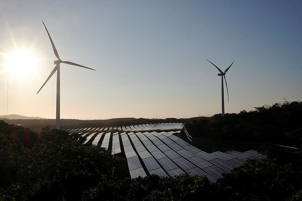 Wind Farm and Solar Power Plant In Ilocos Norte. © Veejay Villafranca / Greenpeace