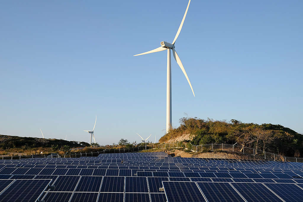 Wind Farm and Solar Power Plant In Ilocos Norte. © Veejay Villafranca / Greenpeace