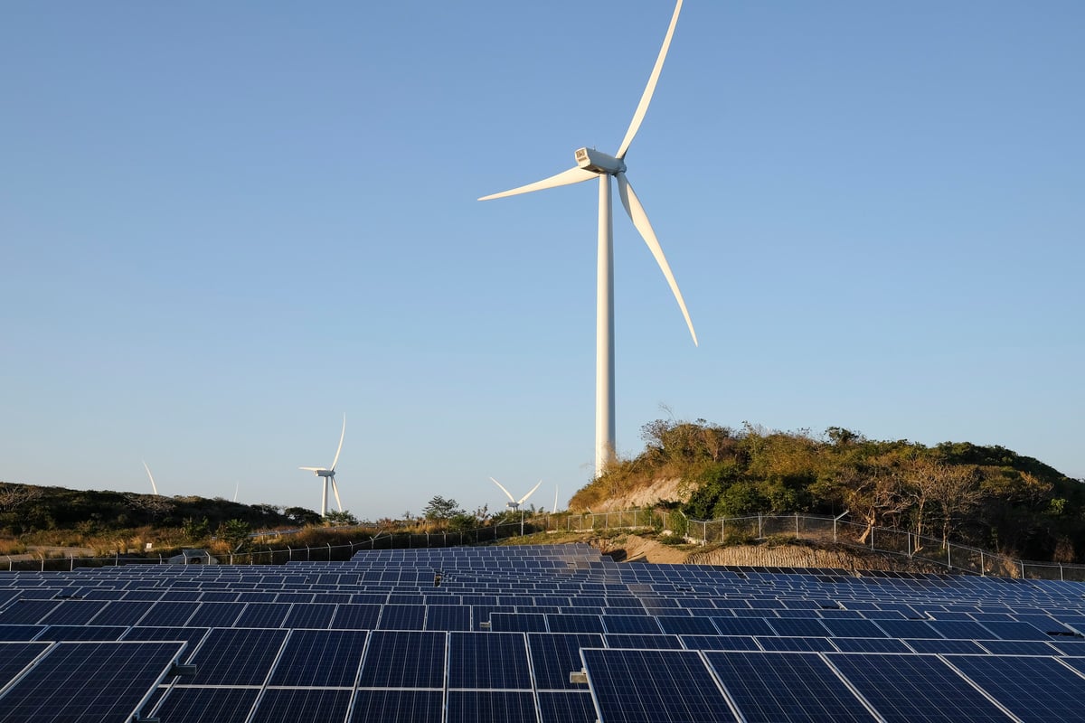 Wind Farm and Solar Power Plant In Ilocos Norte. © Veejay Villafranca / Greenpeace
