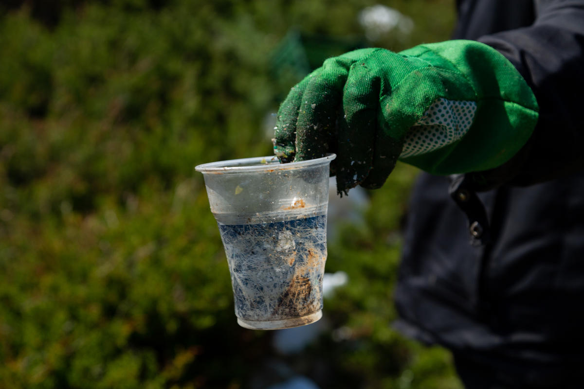 Revisiting Beaches after Clean-up in Greece. © Constantinos Stathias / Greenpeace