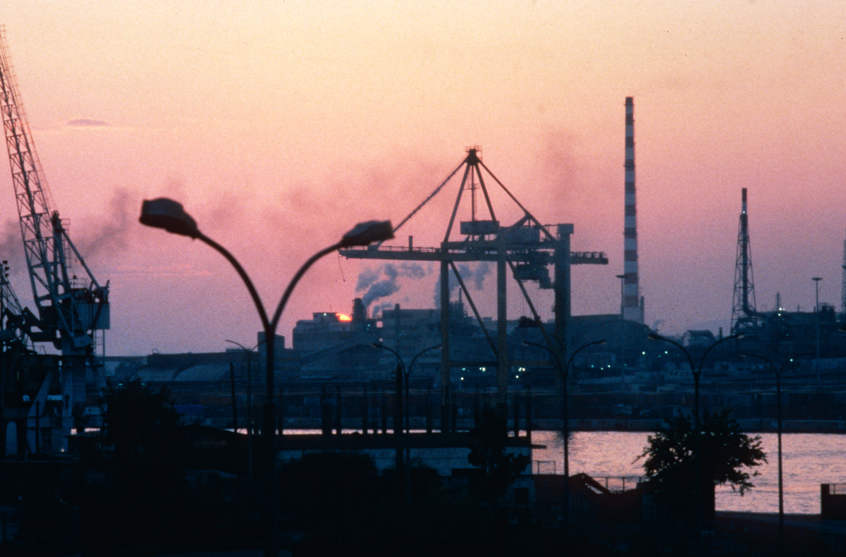 Sunset at Piraeus, near Athens. © Mike Midgley / Greenpeace