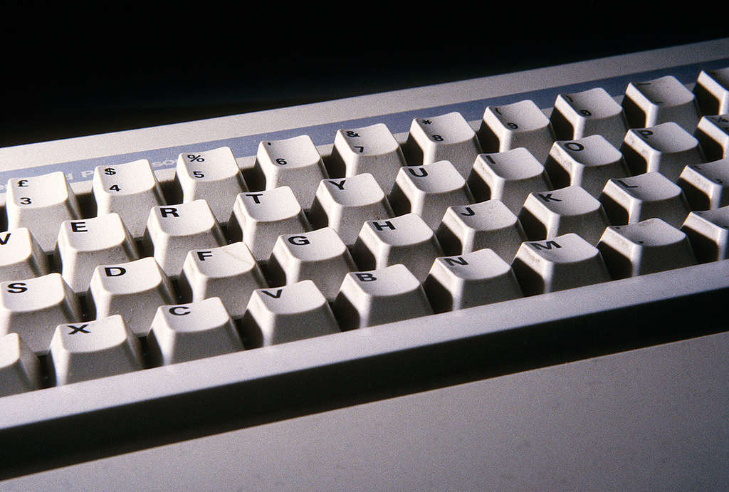 Computer keyboard - ozone depleting CFCs are used in their manufacture, UK. © Greenpeace / Julian Germain © Greenpeace / Julian Germain