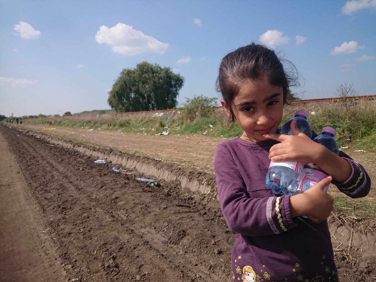 Greenpeace Provides Support to Refugees in Röszke. © Bence Jardany / Greenpeace