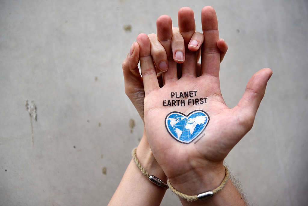 G20 Tattoo "Planet Earth First" in Hamburg. © Sandra Hoyn / Greenpeace G20 Tattoo "Planet Earth First" in Hamburg. © Sandra Hoyn / Greenpeace