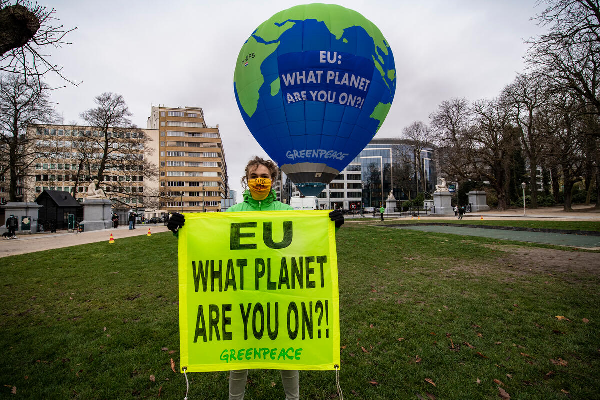 EU Council and 2030 Climate Target - Action in Brussels. © Philip Reynaers / Greenpeace EU Council and 2030 Climate Target - Action in Brussels. © Philip Reynaers / Greenpeace