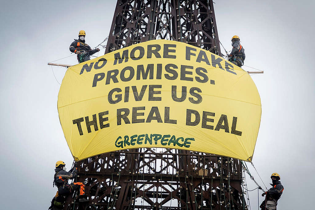 Action in Madrid to Commemorate the Paris Climate Agreement. © Pedro Armestre / Greenpeace