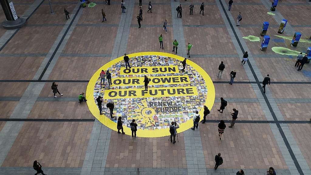 Solar Array at European Parliament in Brussels. © Greenpeace