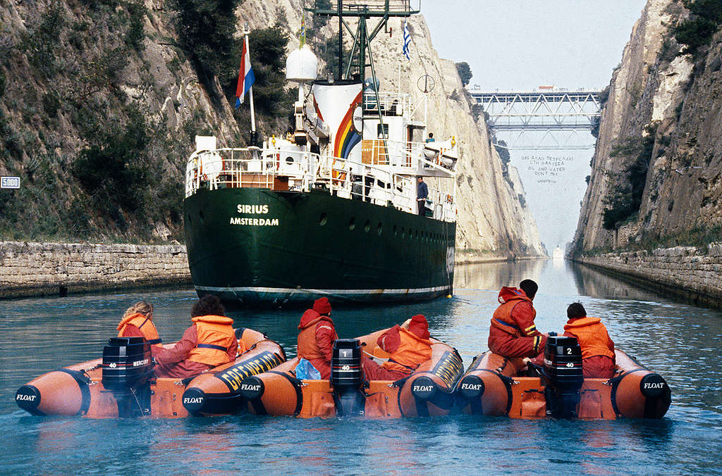 Protest against Oil Pollution in Greece. © Greenpeace / Saris Protest against Oil Pollution in Greece. © Greenpeace / Saris