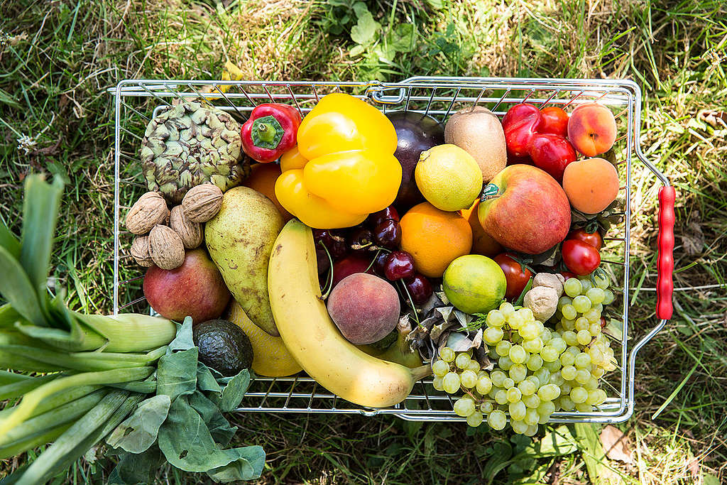 Vegetables and Fruit in Germany. © Axel Kirchhof / Greenpeace