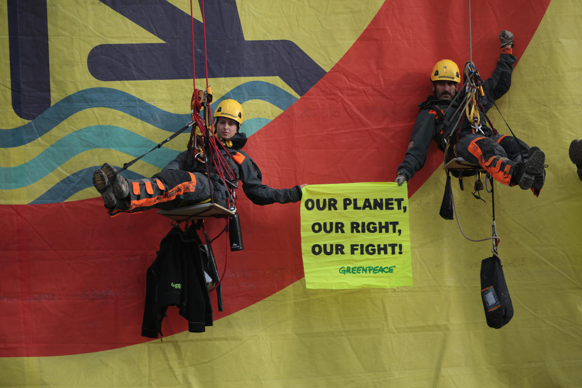 Climate Crisis Action at HELPE Refinery in Aspropyrgos, Greece. © Constantinos Stathias / Greenpeace