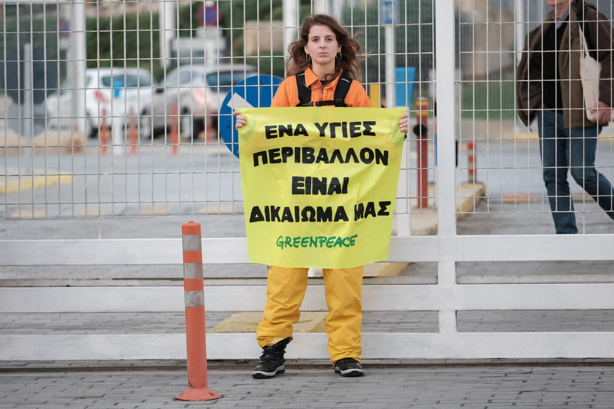 Climate Crisis Action at HELPE Refinery in Aspropyrgos, Greece. © Nikos Thomas / Greenpeace