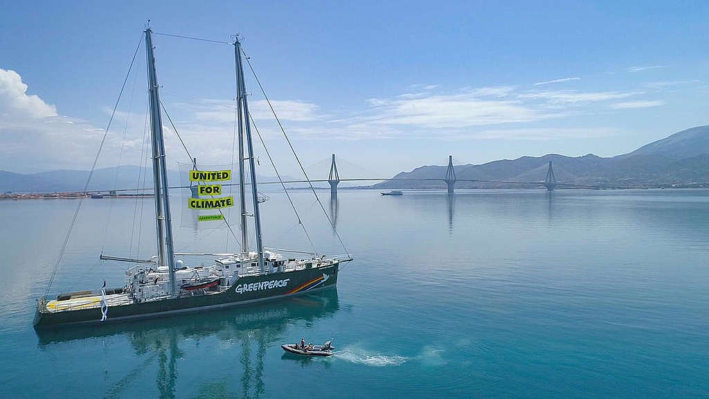 Rainbow Warrior in Patras, Greece. © Sideris Nanoudis / Greenpeace