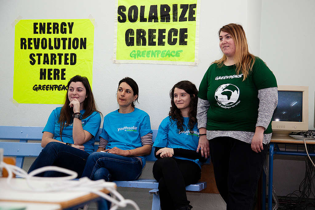 Solar Installation and Training in Greece. © Greenpeace