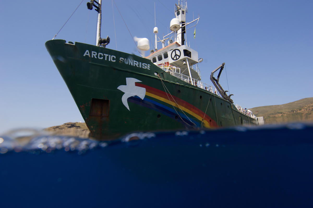 Το εμβληματικό πλοίο της Greenpeace, Arctic Sunrise, ξεκινάει έρευνα πεδίου για τα κητώδη της Ελληνικής Τάφρου