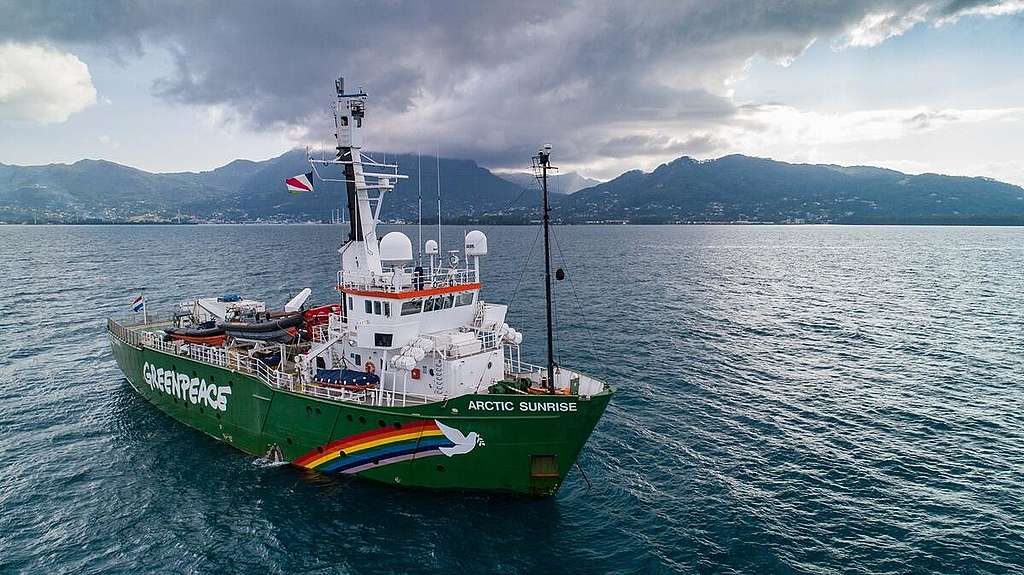 MY Arctic Sunrise in the Indian Ocean. © Maarten Van Rouveroy / Greenpeace