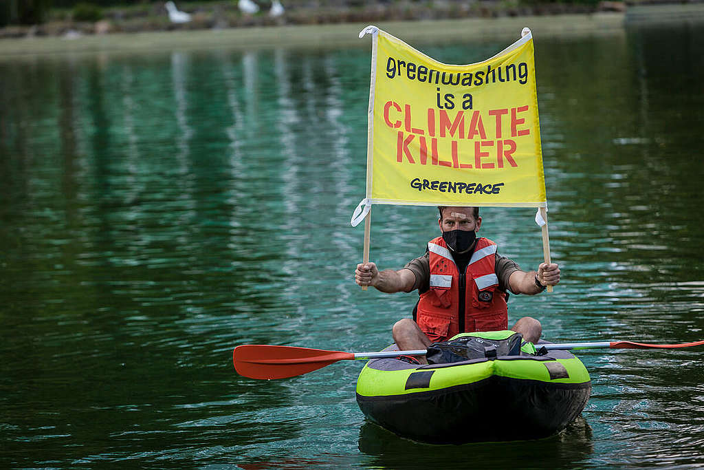 Climate Action at Eni Headquarter in Rome. © Greenpeace / Francesco Alesi