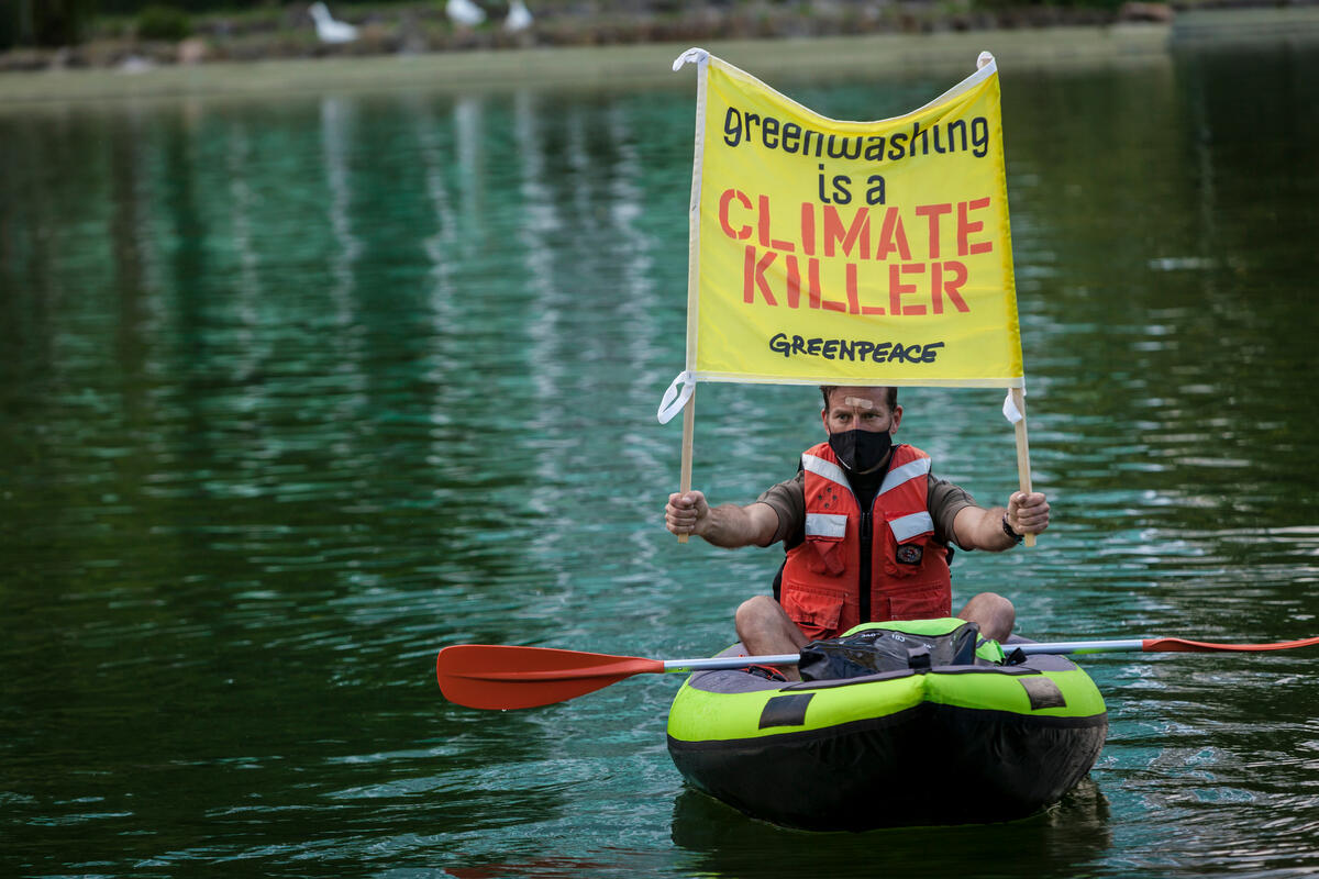 Climate Action at Eni Headquarter in Rome. © Greenpeace / Francesco Alesi