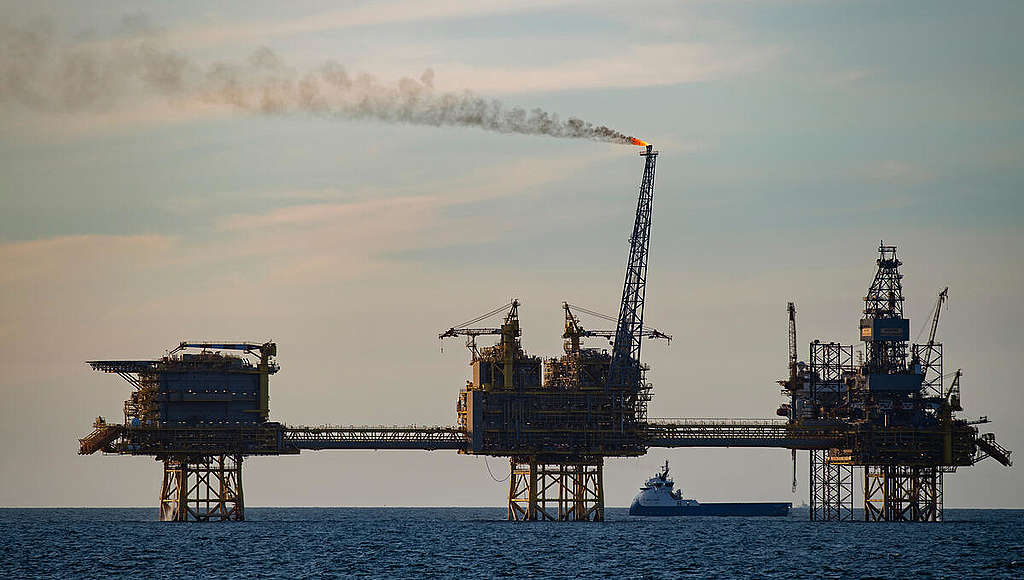 Culzean Gas Platform in the North Sea. © Marten van Dijl / Greenpeace