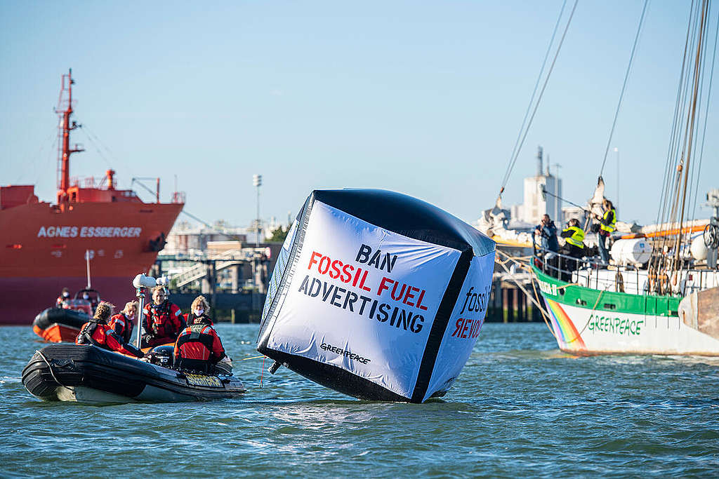 Greenpeace NL Blocks Oil Terminal and Launches Bid to Ban Fossil Fuel Ads in Europe. © Marten  van Dijl / Greenpeace