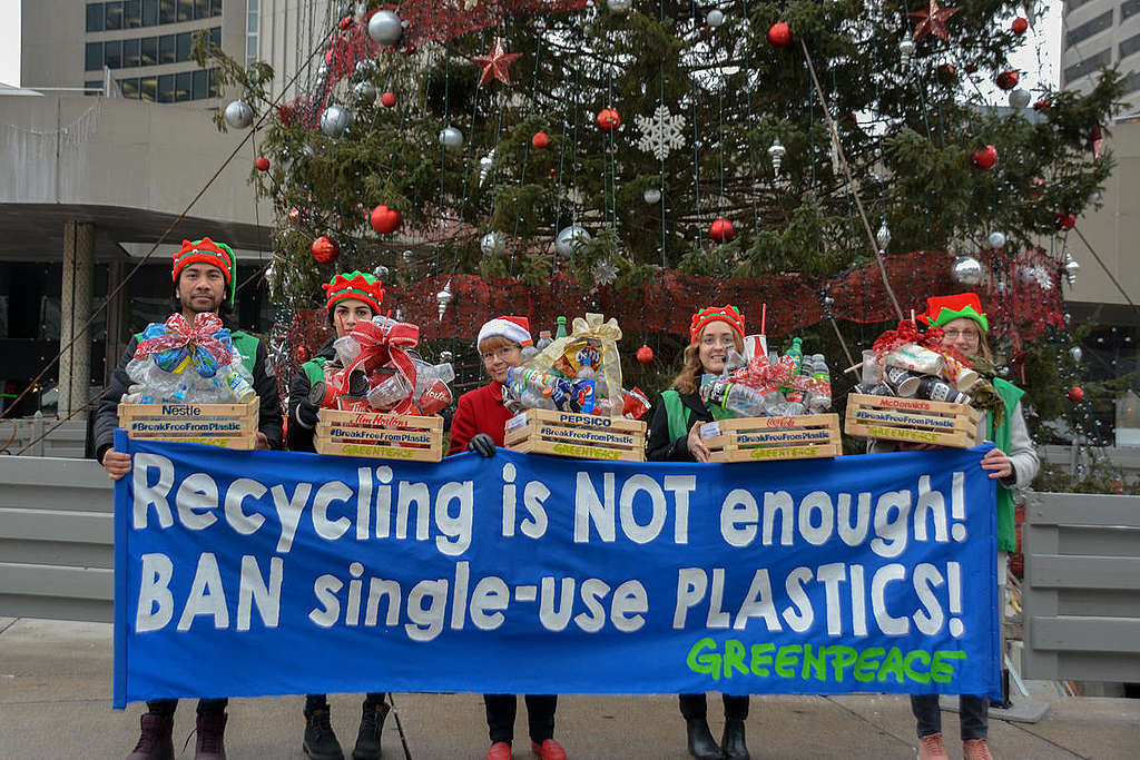 Delivery to Top Five Polluting Corporations in Canada. © Morgan Corseaux / Greenpeace Delivery to Top Five Polluting Corporations in Canada. © Morgan Corseaux / Greenpeace