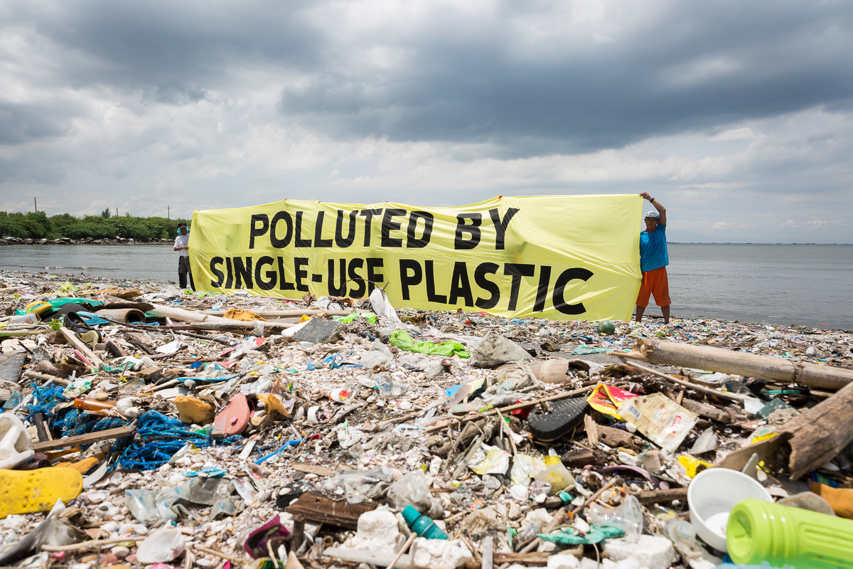Freedom Island Waste Clean-up and Brand Audit in the Philippines. © Daniel Müller / Greenpeace