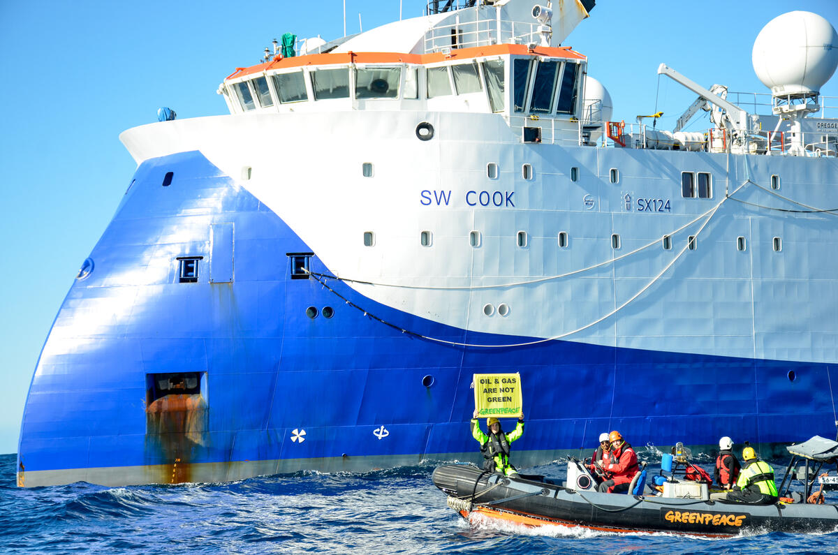 Peaceful Protest against Seismic Testing in the Ionian Sea (Greece). © Nicoletta Zarifi / Greenpeace