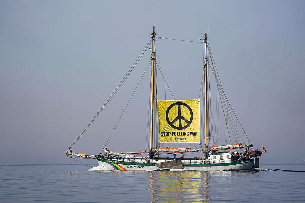 „Peace – Not Oil“ Protest in the Baltic Sea. © Axel Heimken / Greenpeace