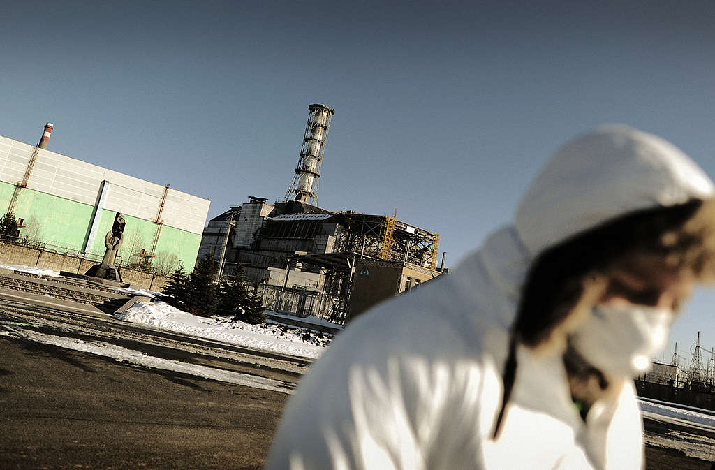 Radiation Measurement in Chernobyl. © Jan Grarup / Noor / Greenpeace