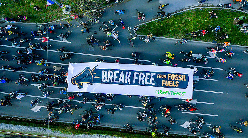Cyclists in Zagreb Launch Global 'Break Free' Protests Against Fossil Fuels. © Branko Drakulic / Greenpeace