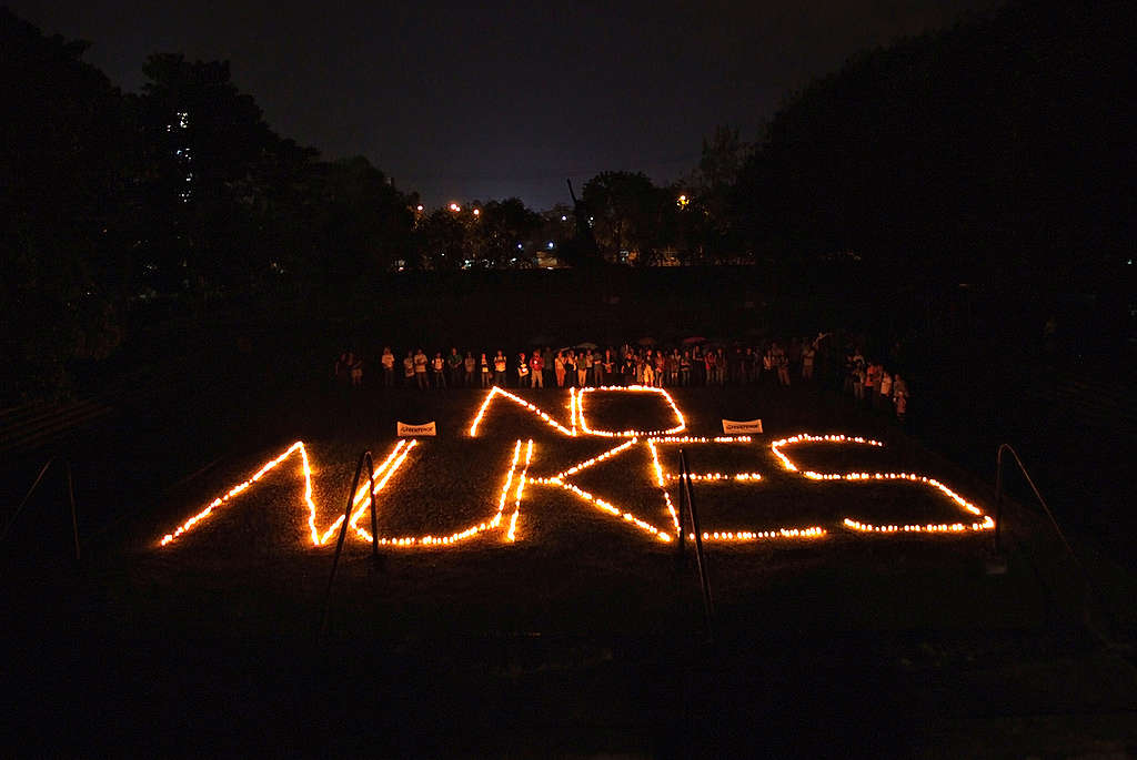 Chernobyl Anniversary Candle Lighting . © Greenpeace / Veejay Villafranca