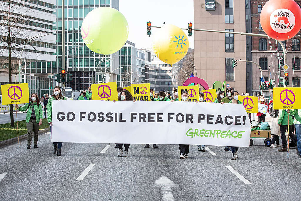 Climate Strike for Climate Protection and Peace in Hamburg. © Maria Feck / Greenpeace