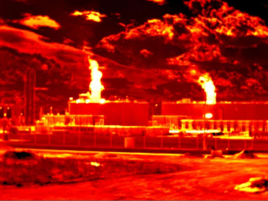 Wildfire - Methane leaks in Baumgarten gas knot. © Mitja Kobal / Greenpeace Wildfire - Methane leaks in Baumgarten gas knot. © Mitja Kobal / Greenpeace