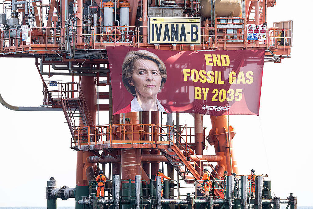 Activists in Croatia Call on Ursula von der Leyen: End Gas in Europe by 2035. © Gregor Gobec / Greenpeace