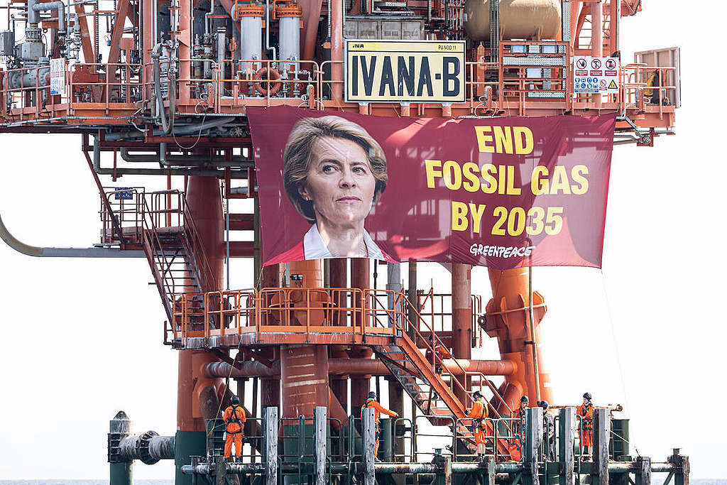 Activists in Croatia Call on Ursula von der Leyen: End Gas in Europe by 2035. © Gregor Gobec / Greenpeace Activists in Croatia Call on Ursula von der Leyen: End Gas in Europe by 2035. © Gregor Gobec / Greenpeace
