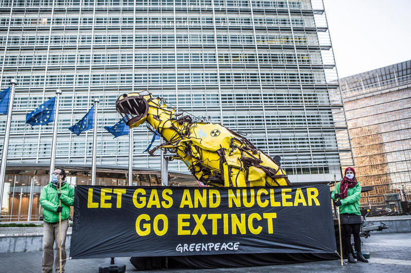 Ταξινομία: Greenpeace κατά του “πράσινου ξεπλύματος” της ΕΕ για το ορυκτό αέριο και τα πυρηνικά