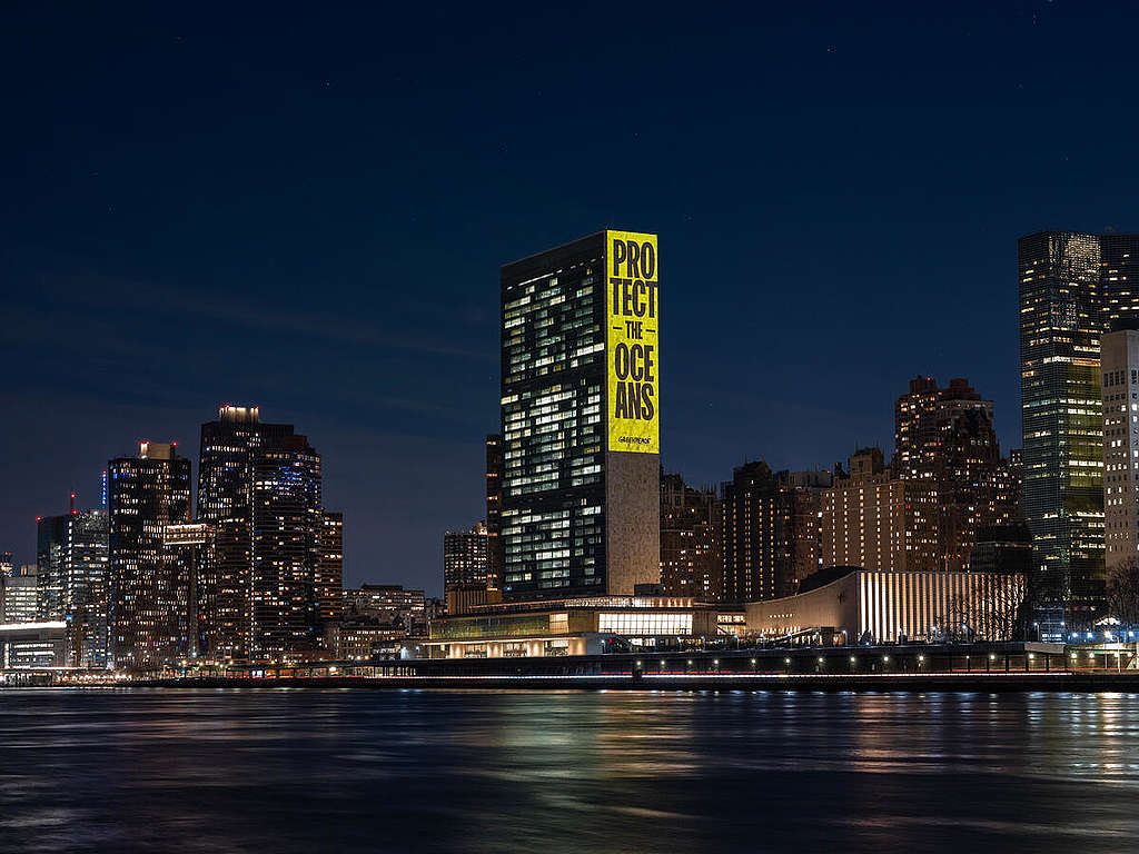 Protect the Oceans Projection onto the UN HQ in New York. © Greenpeace Protect the Oceans Projection onto the UN HQ in New York. © Greenpeace