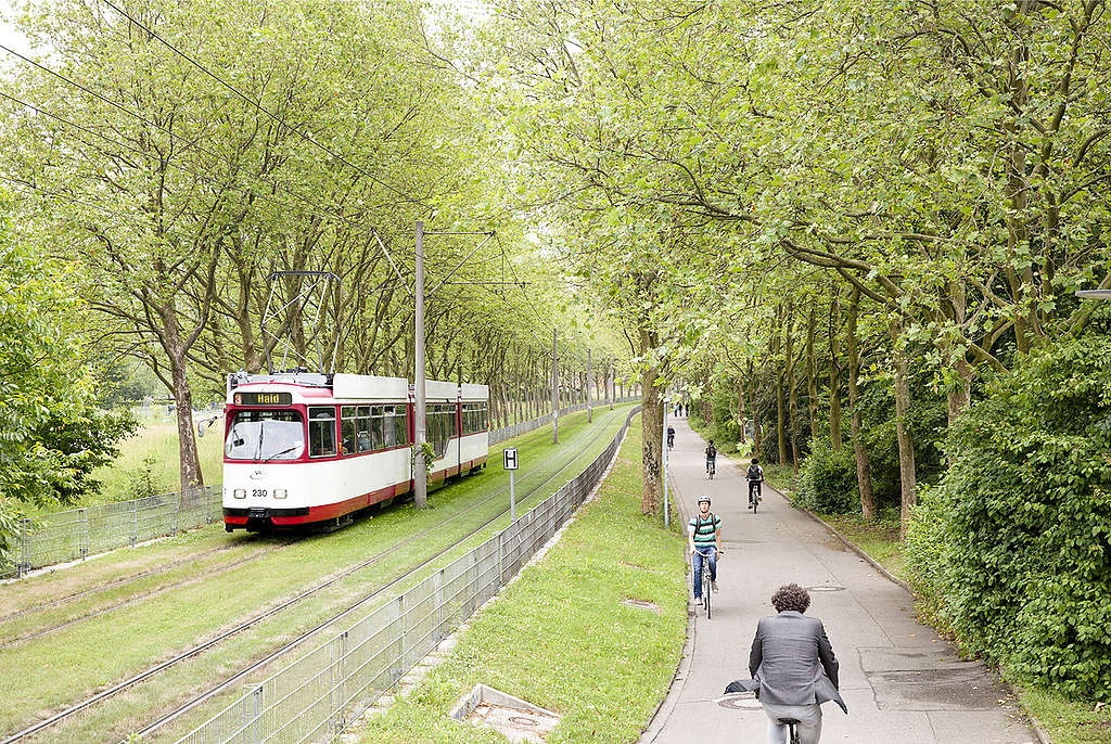 Tram and Bicycle Path in Freiburg. © André Hemstedt & Tine Reimer / Greenpeace Tram and Bicycle Path in Freiburg. © André Hemstedt & Tine Reimer / Greenpeace