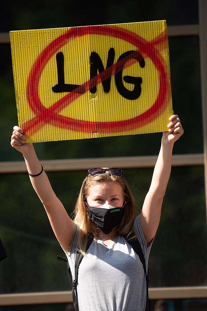 Protest against LNG Terminal at Ministry of Transport in Slovakia. © Tomas Halasz / Greenpeace