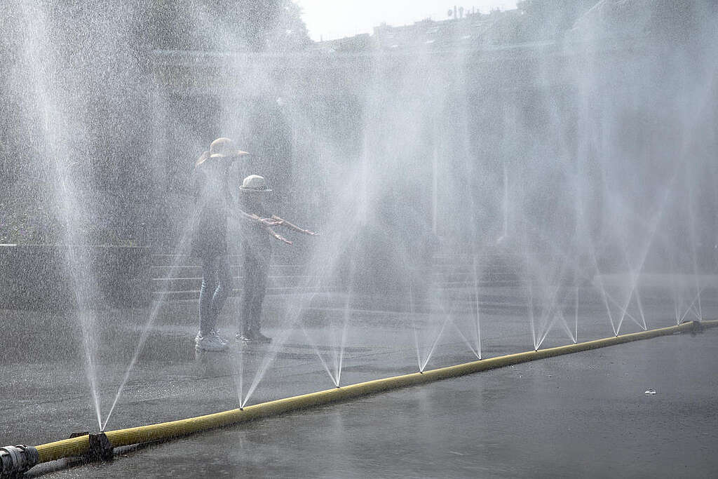 Climate Change Impact Austria - City heatwave. © Mitja Kobal / Greenpeace Climate Change Impact Austria - City heatwave. © Mitja Kobal / Greenpeace