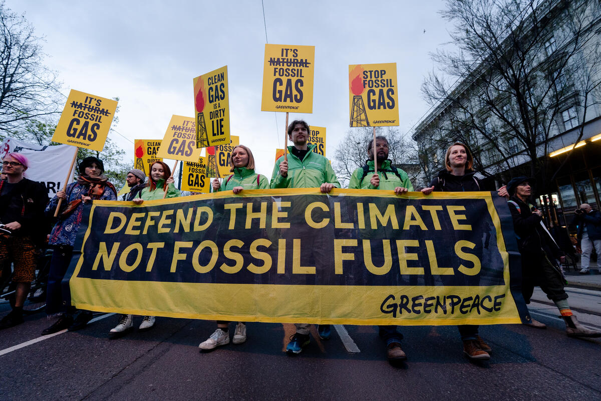 Protest March against Gas Industry in Vienna. © Rafael Bittermann / Greenpeace Protest March against Gas Industry in Vienna. © Rafael Bittermann / Greenpeace