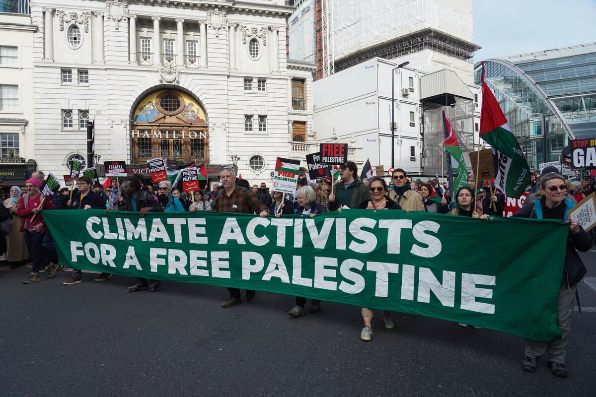 March for Palestine Ceasefire Now in London. © Kristian Buus / Greenpeace March for Palestine Ceasefire Now in London. © Kristian Buus / Greenpeace
